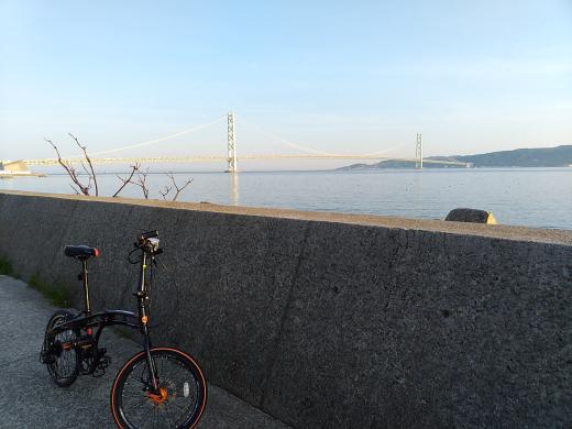 明石海峡大橋と自転車