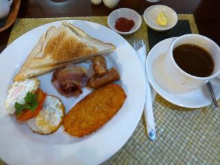 Breakfast in the Raintree Lodge, POM, 2012